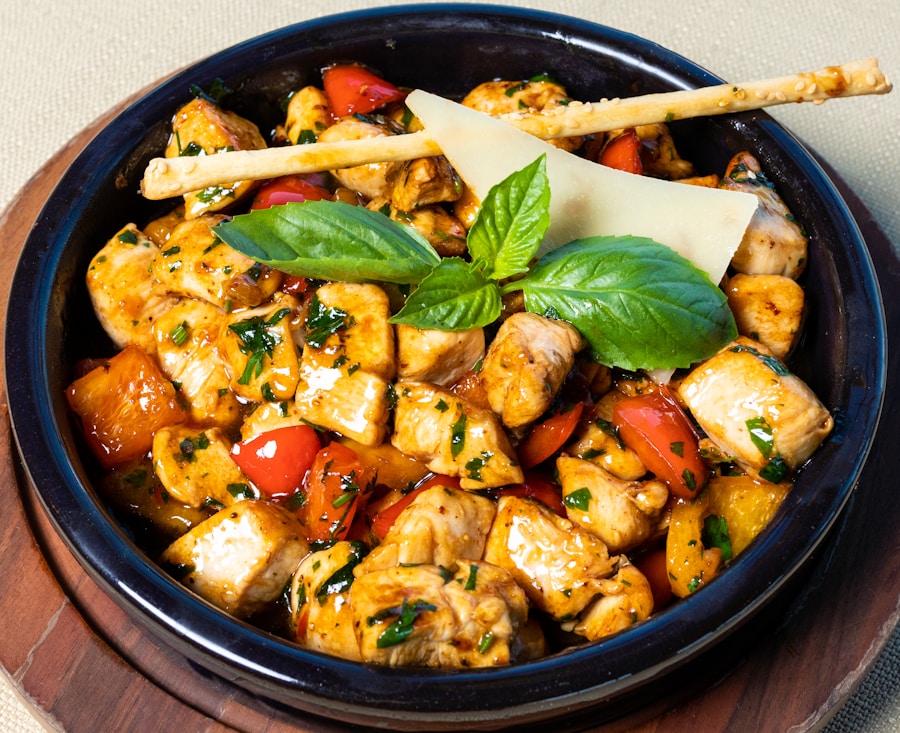 Ejemplo de pasta al pesto con tomate y albahaca